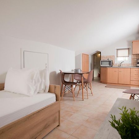 Seven Heaven Premium Suites Thessaloniki Exterior photo